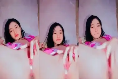 ABG Cantik Mulus Main Jari Di Ranjang
