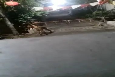 Bersetubuh Gaya Doggy di Area Komplek Sepi