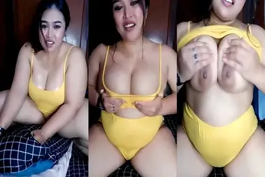 Tante Riris Pamer Dada Montok Di Dalam Kamar Tidur